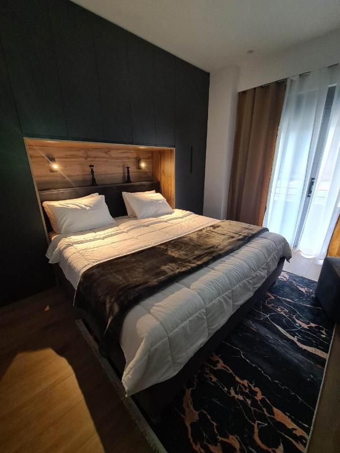 Grey Luxury Apartment Гірокастра Екстер'єр фото