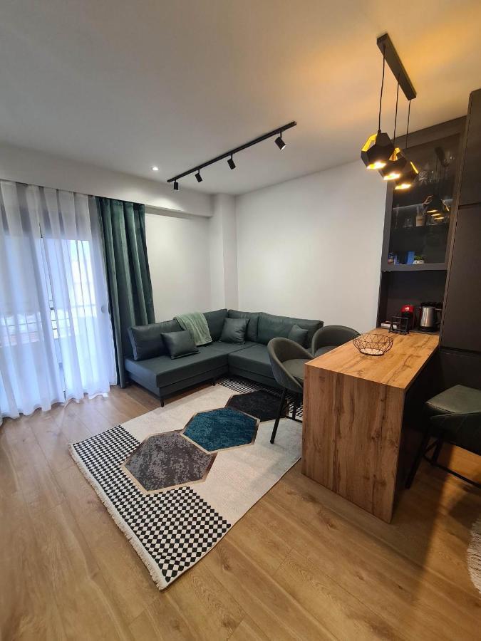 Grey Luxury Apartment Гірокастра Екстер'єр фото