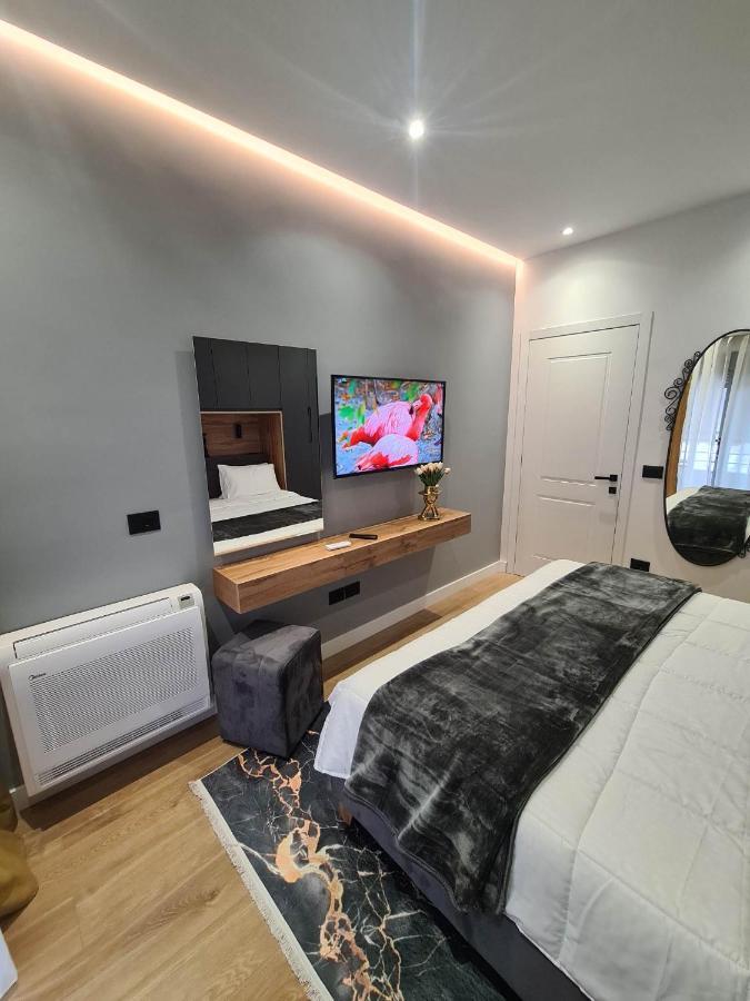 Grey Luxury Apartment Гірокастра Екстер'єр фото