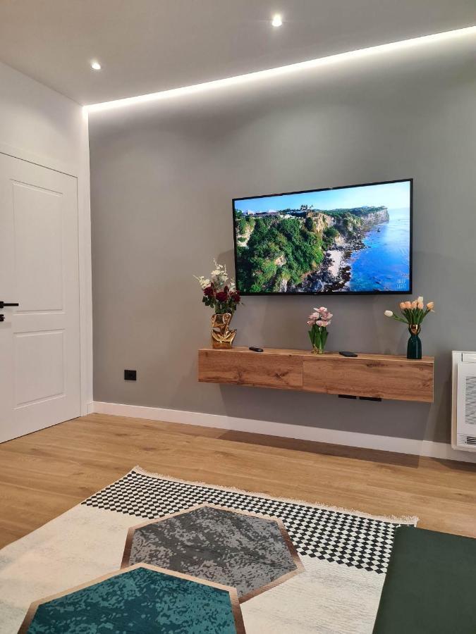 Grey Luxury Apartment Гірокастра Екстер'єр фото